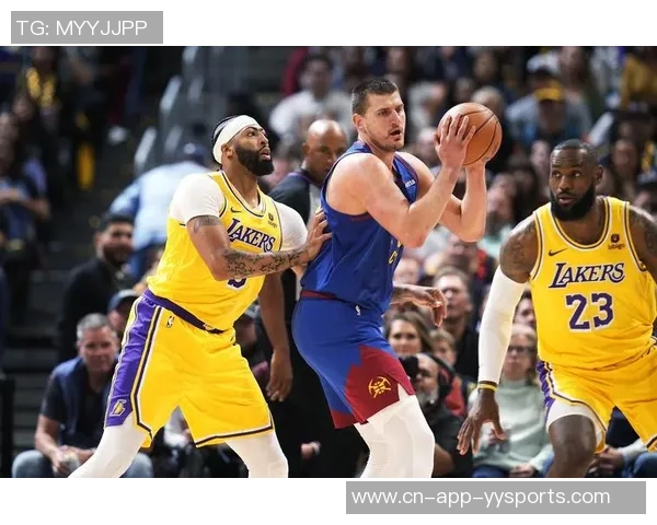 2020年NBA季后赛掘金对湖人首场比赛精彩回放与分析